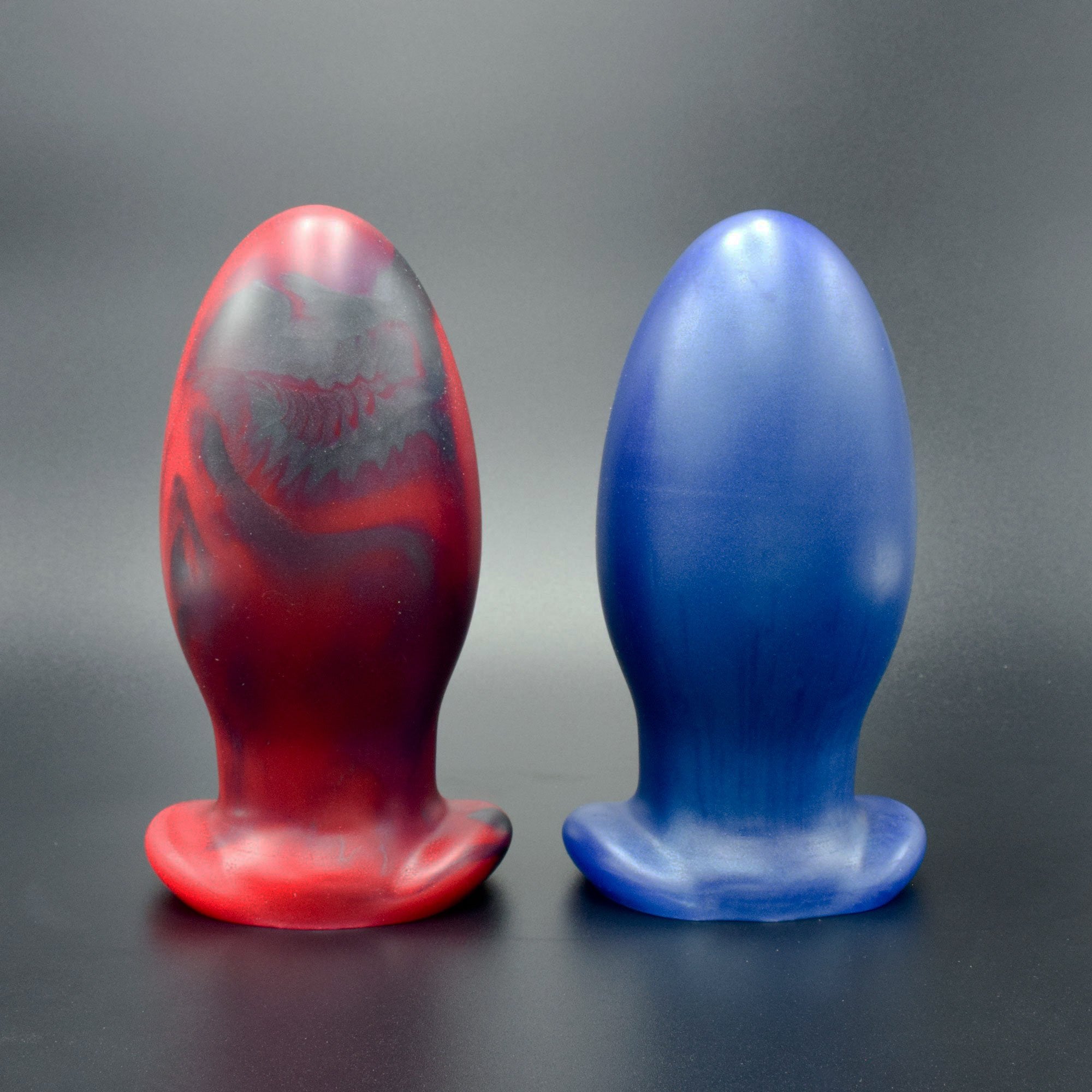 Gape Keeper 108 in Forge Red and Blue Steel standing up